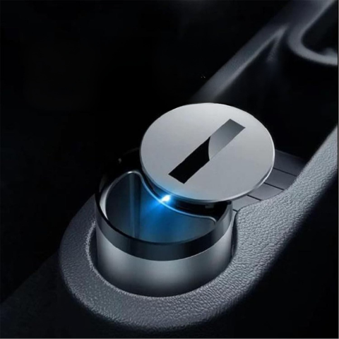 מאפרה ניידת לרכב — קומפקטית ונוחה