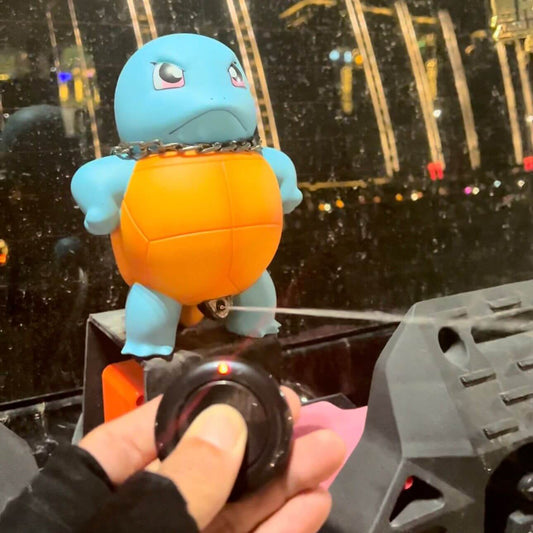 Figurína s rozprašovačem Auto — Proud vody, který se usmívá