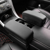 Apoyabrazos de Coche Multifuncional – Confort, Almacenamiento y Carga 